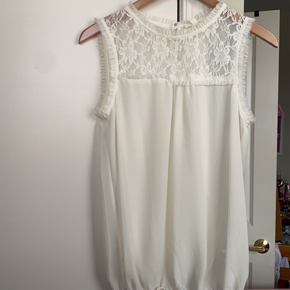 BUNDLE of whites - Picture 7 of 10